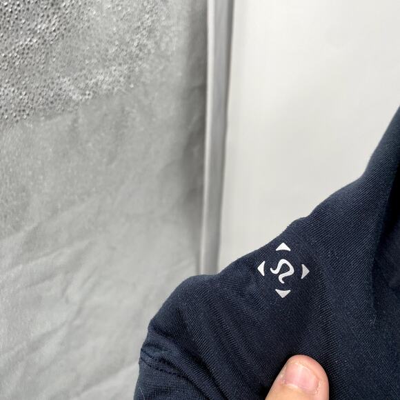 Lululemon L navy blue polo - Picture 4 of 4